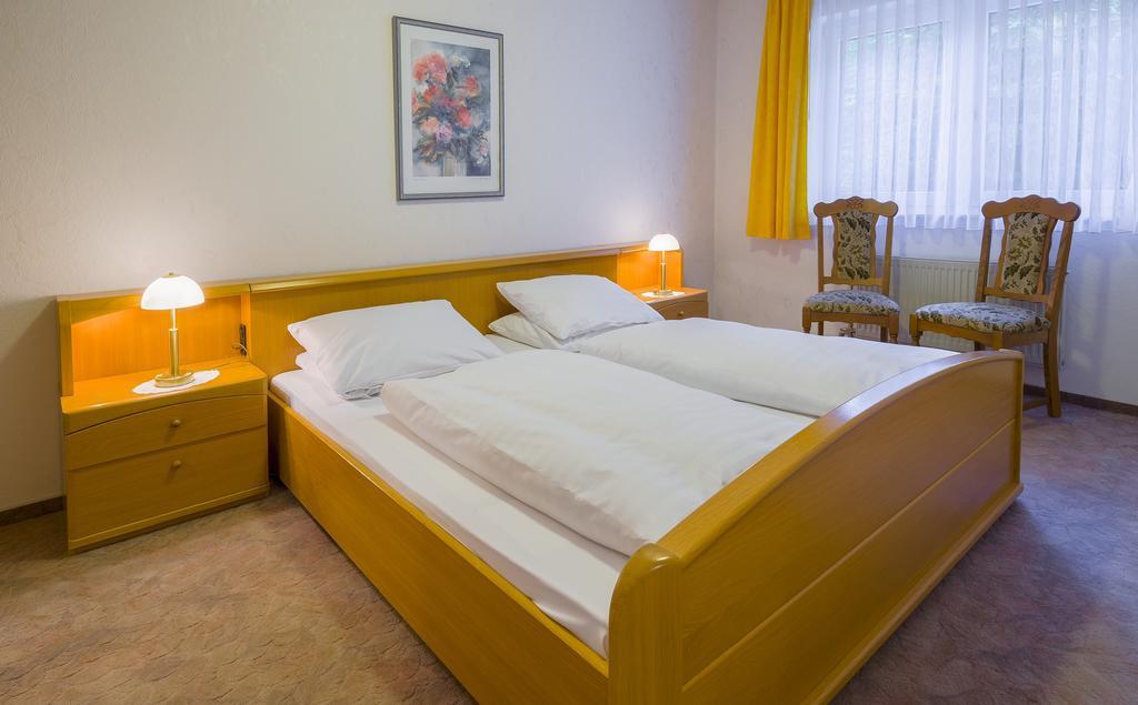 Hotel Schloessmann Garni Bad Konig Bilik gambar