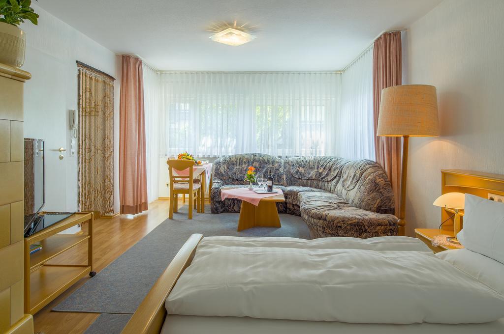 Hotel Schloessmann Garni Bad Konig Bilik gambar